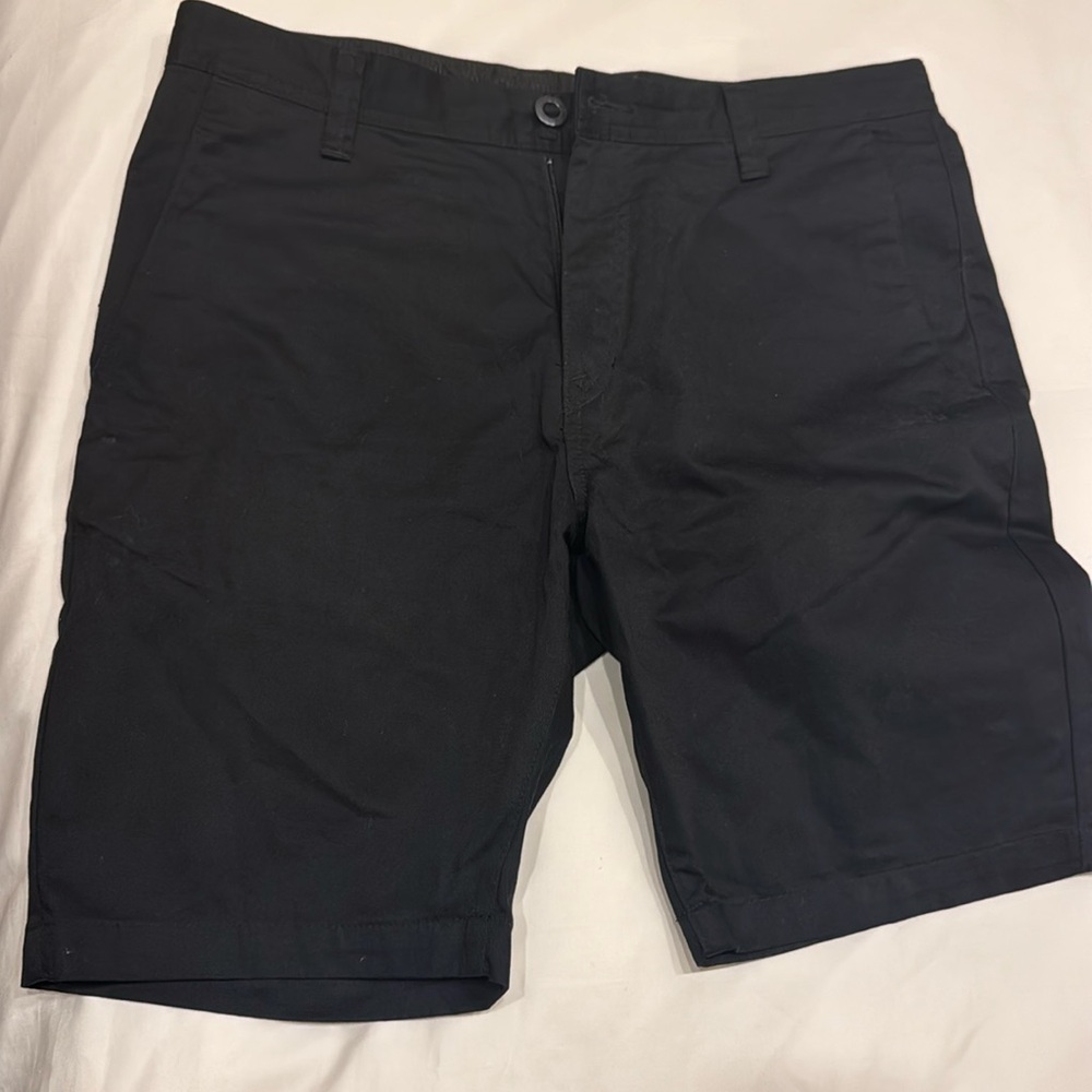 NWOT Volcom Modern Fit Black Shorts, Size 34